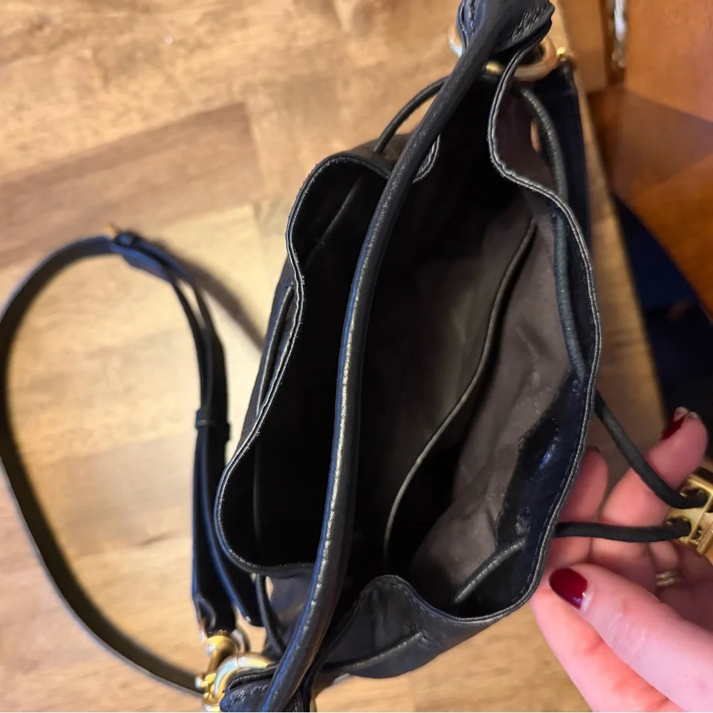 Vince Camuto Pippa Leather bucket bag - Picture 7 of 8